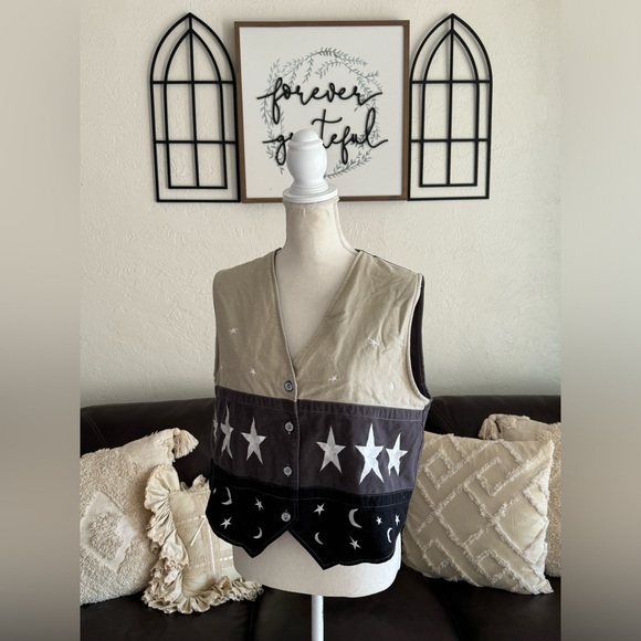Vintage Christopher & Banks Star - Moon Print Vest Size Large - Picture 7 of 14